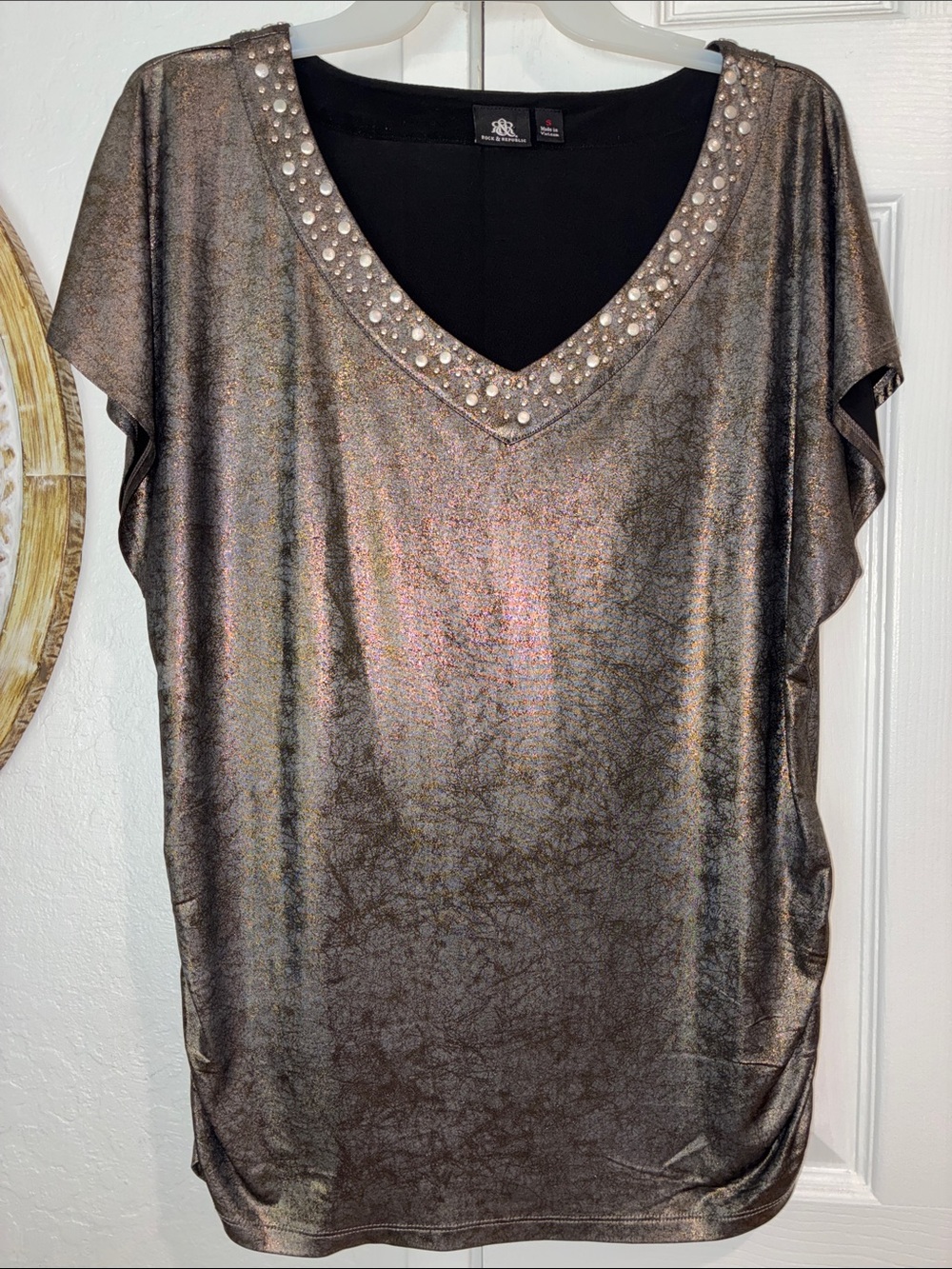 ROCK & REPUBLIC NWOT Metallic Bronze V-Neck Studded Neckline Blouse Size S